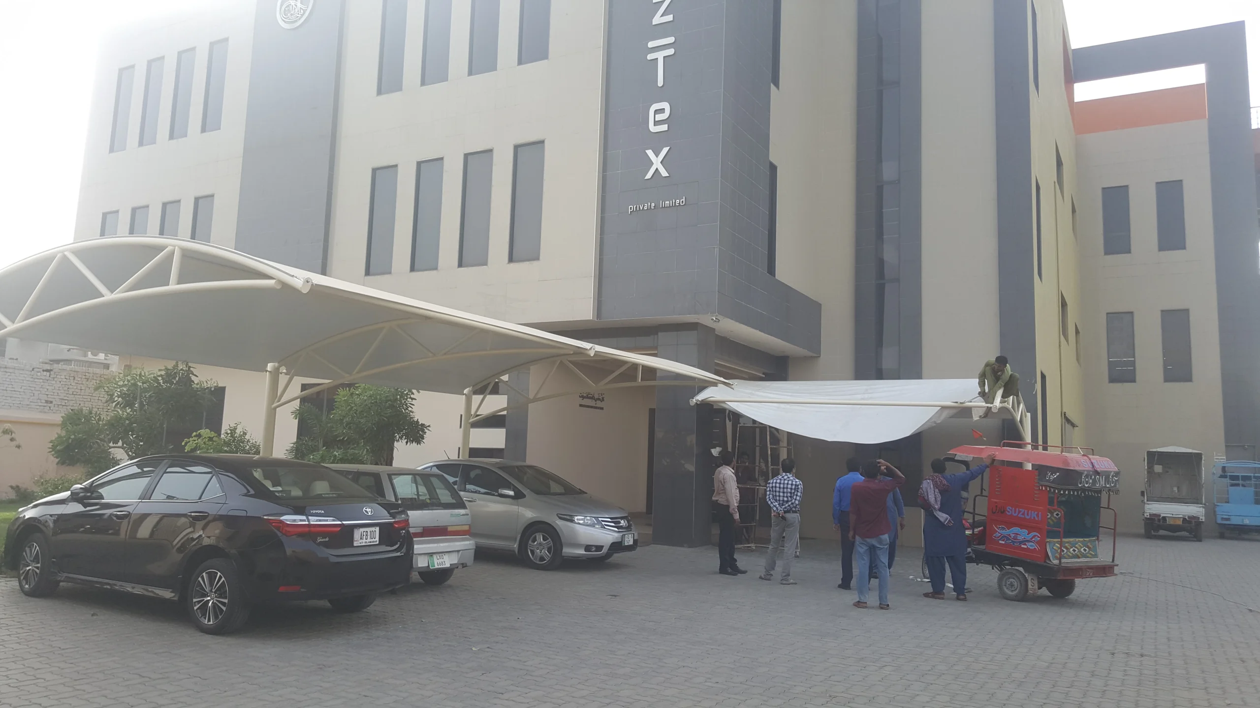 Space Saving Car Parking Shades Design (2) Space-saving car parking shades design offering efficient protection while optimizing parking space.