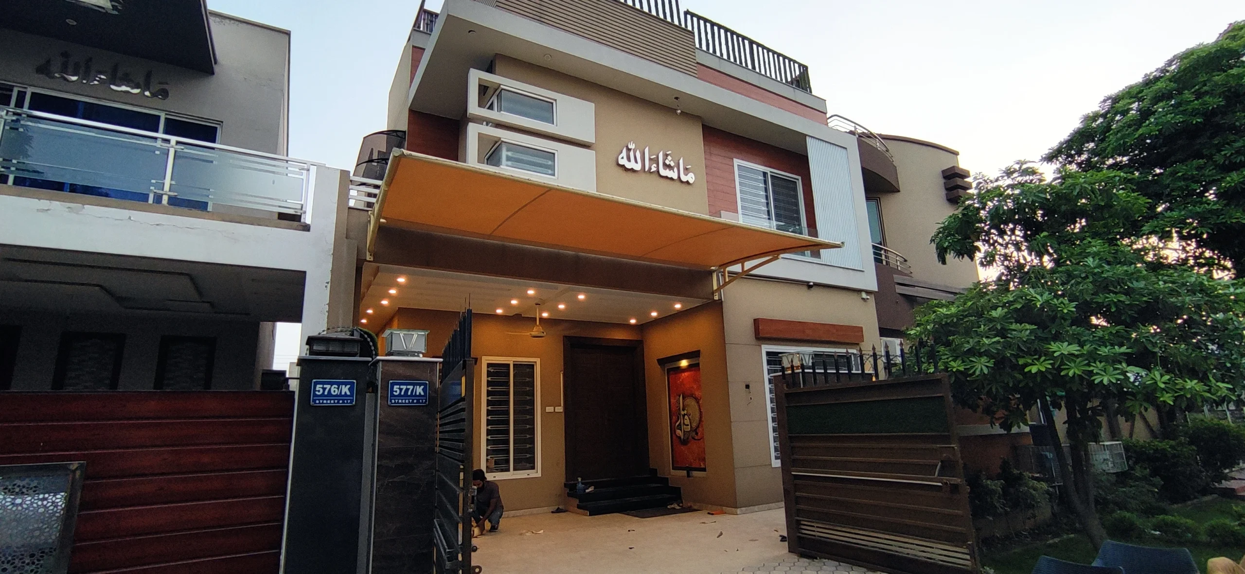 Best Wall-Mounted Shade Awning (1) Durable tensile fabric wall-mounted shade awning provides stylish and effective sun & rain protection for outdoor spaces, ideal for patios, decks, and windows.