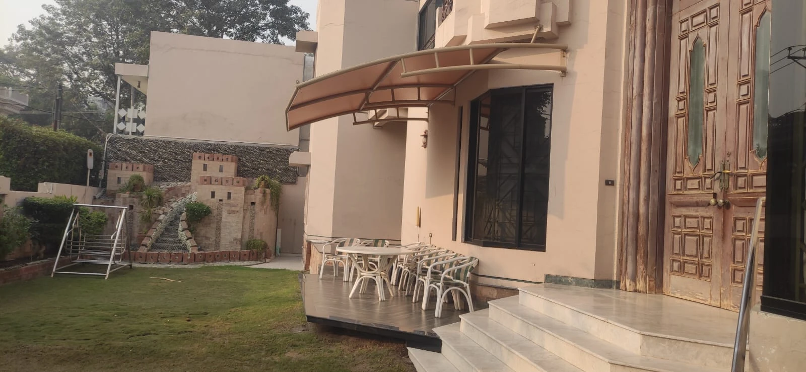 Deck Shade Canopy for Outdoor Comfort with a tensile fabric top membrane, wall-mounted for an obstacle-free and space-maximized design.