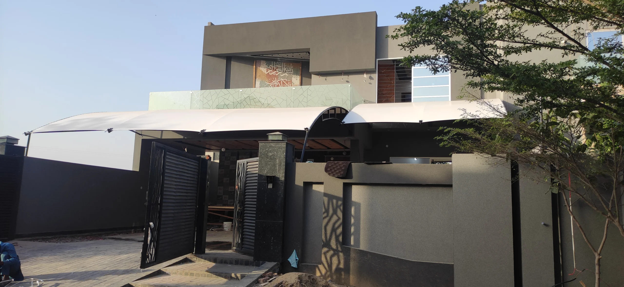 Home Front shade ideas in pakistan 2025 (3) Wall-mounted tensile fabric home front shade offering modern outdoor protection and style in Pakistan.