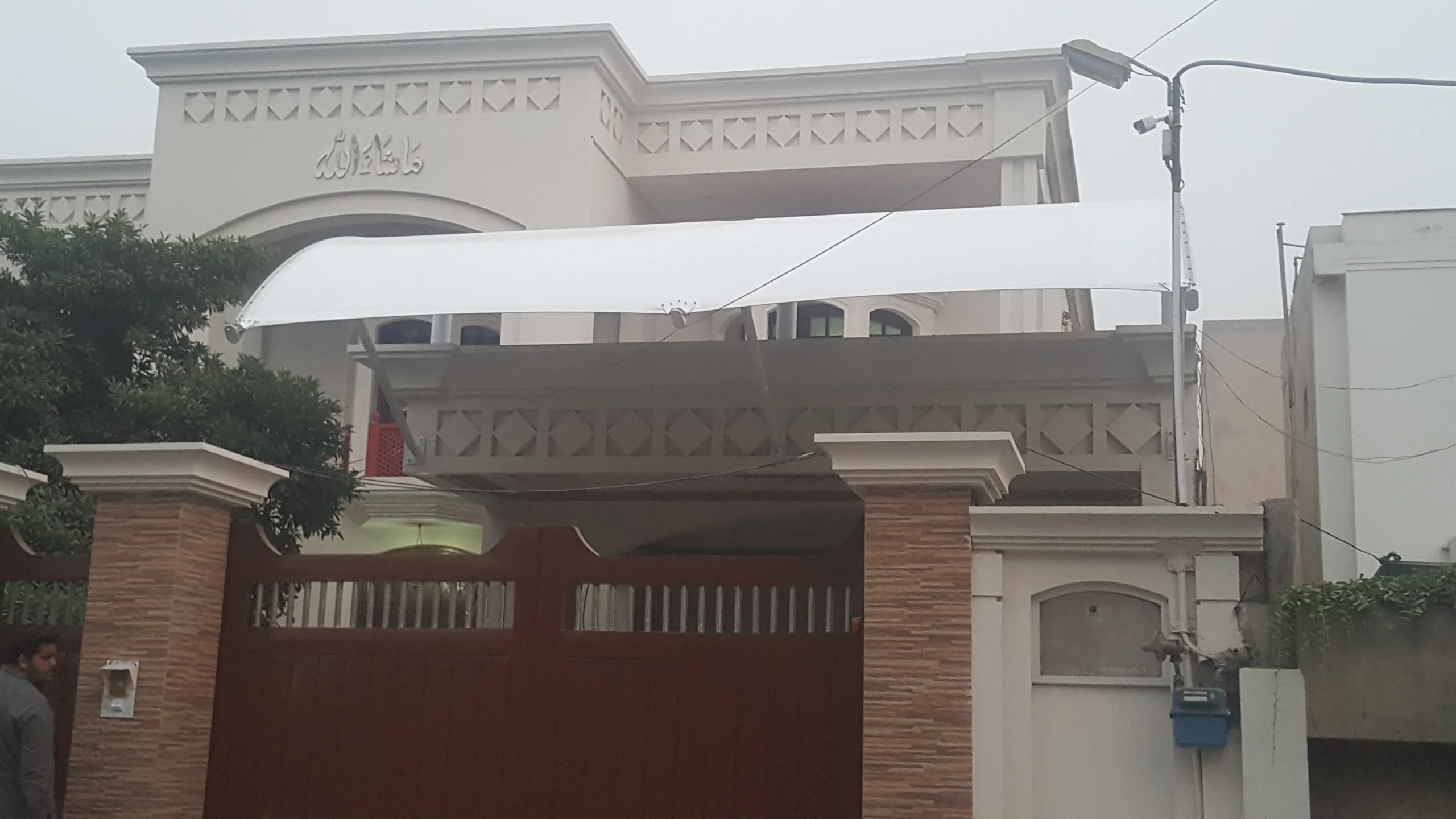 Wall-mounted innovative garage front shade design for 2025, offering enhanced garage space and maximum vehicle protection with modern functionality and style.