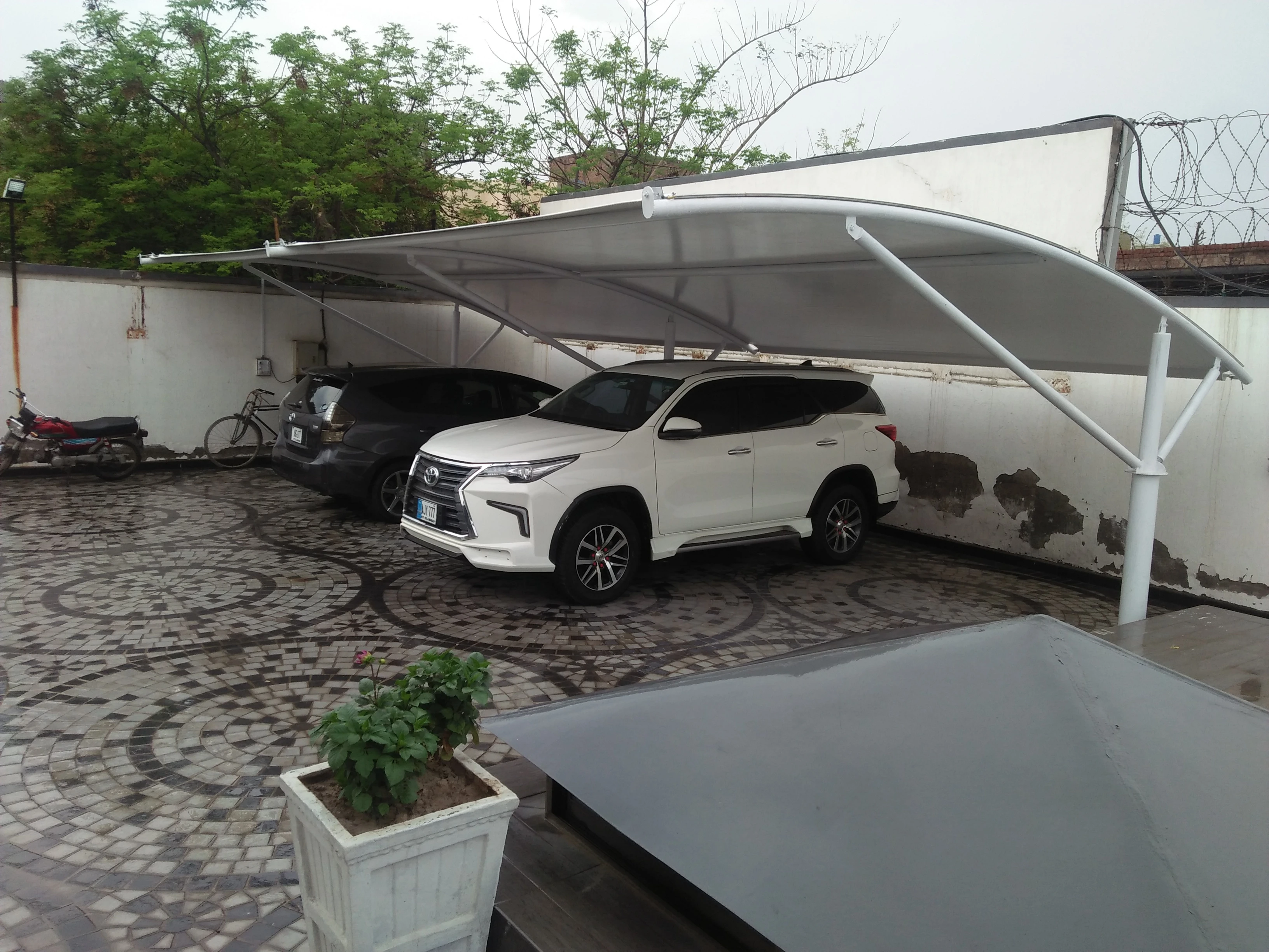 Modern shade design for home in Pakistan – Stylish and space-saving outdoor shading solutions for car parking, patios, and gardens.